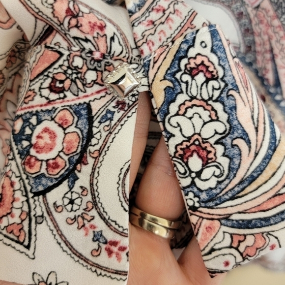 WHBM | Color Paisley Split Sleeve Surplice Blouse Size 6 - Picture 5 of 6